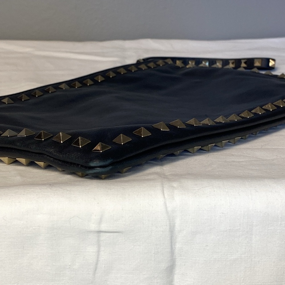 Valentino Garavani Rockstud Black Leather Pouch - Picture 9 of 11